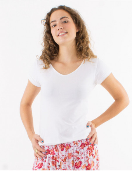 95% cotton 5% elastane plain tee shirt with short sleeves