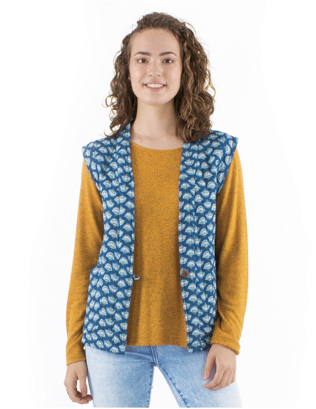 Polyester sleeveless quilted jacket with button and Oriental print