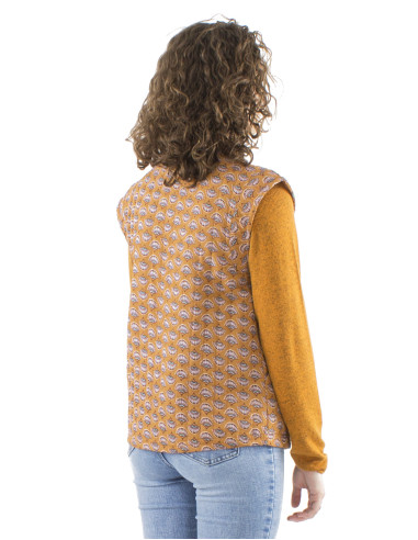 Polyester sleeveless quilted jacket with button and Oriental print