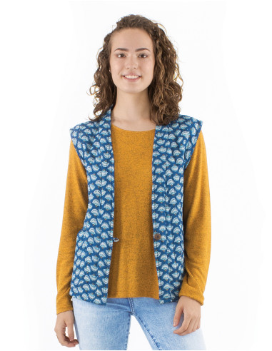Polyester sleeveless quilted jacket with button and Oriental print