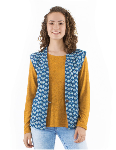 Polyester sleeveless quilted jacket with button and Oriental print