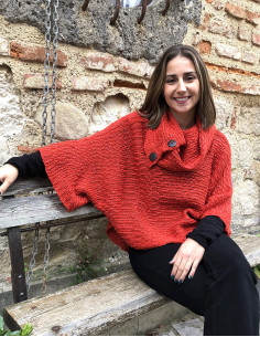 Knitted collar pullover with 4 bttons in wood