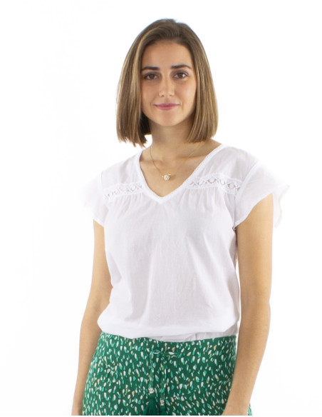 Cotton white blouse with lace and small sleeves