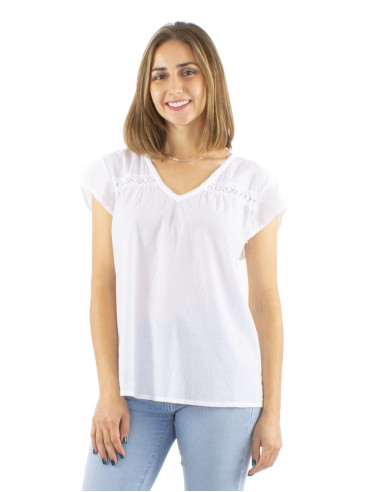 Cotton white blouse with lace and small sleeves