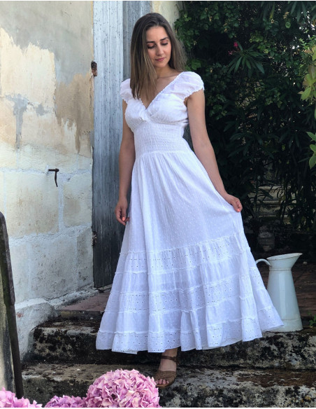 Cotton white elastic belt dress with embroideries and lining