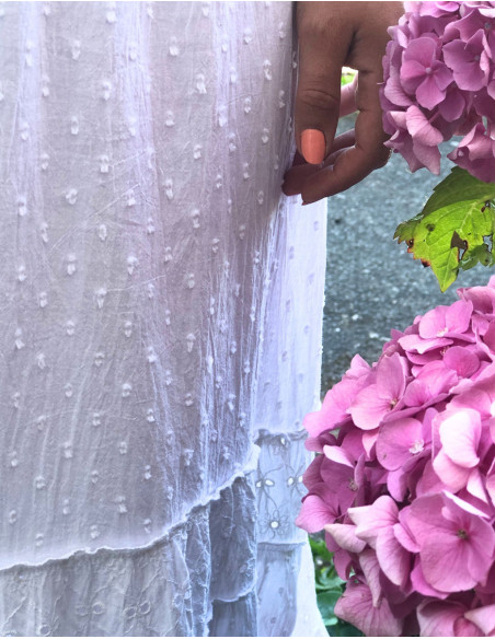 Cotton white elastic belt dress with embroideries and lining