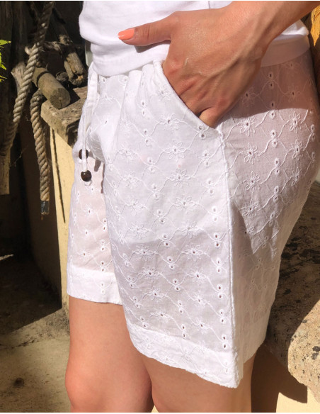 Cotton plain embroidered short with elastic belt