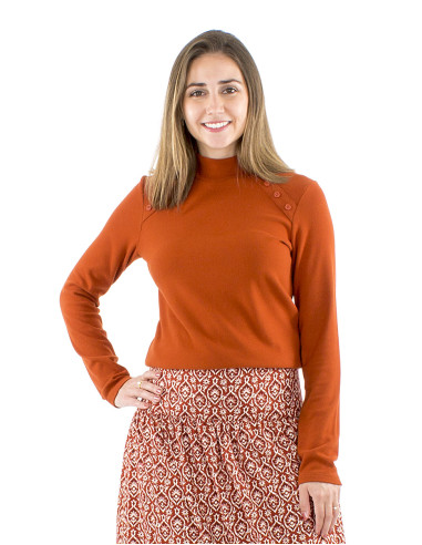 Knitted 65% viscose 30% polyester 5% elastane pullover with 8 buttons