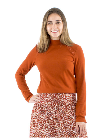 Knitted 65% viscose 30% polyester 5% elastane pullover with 8 buttons