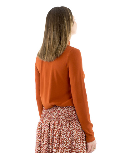 Knitted 65% viscose 30% polyester 5% elastane pullover with 8 buttons