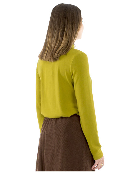 Knitted 65% viscose 30% polyester 5% elastane pullover with 8 buttons