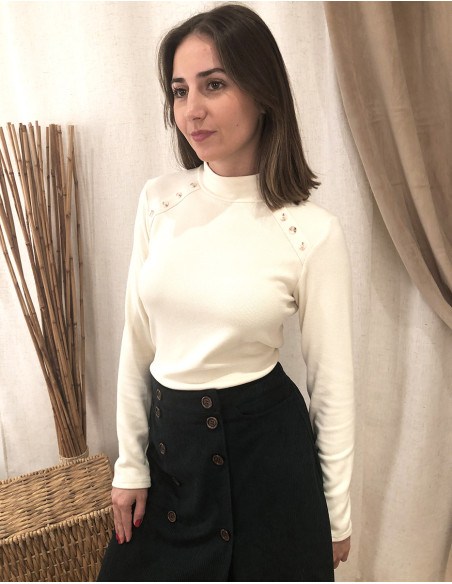 Knitted 65% viscose 30% polyester 5% elastane pullover with 8 buttons